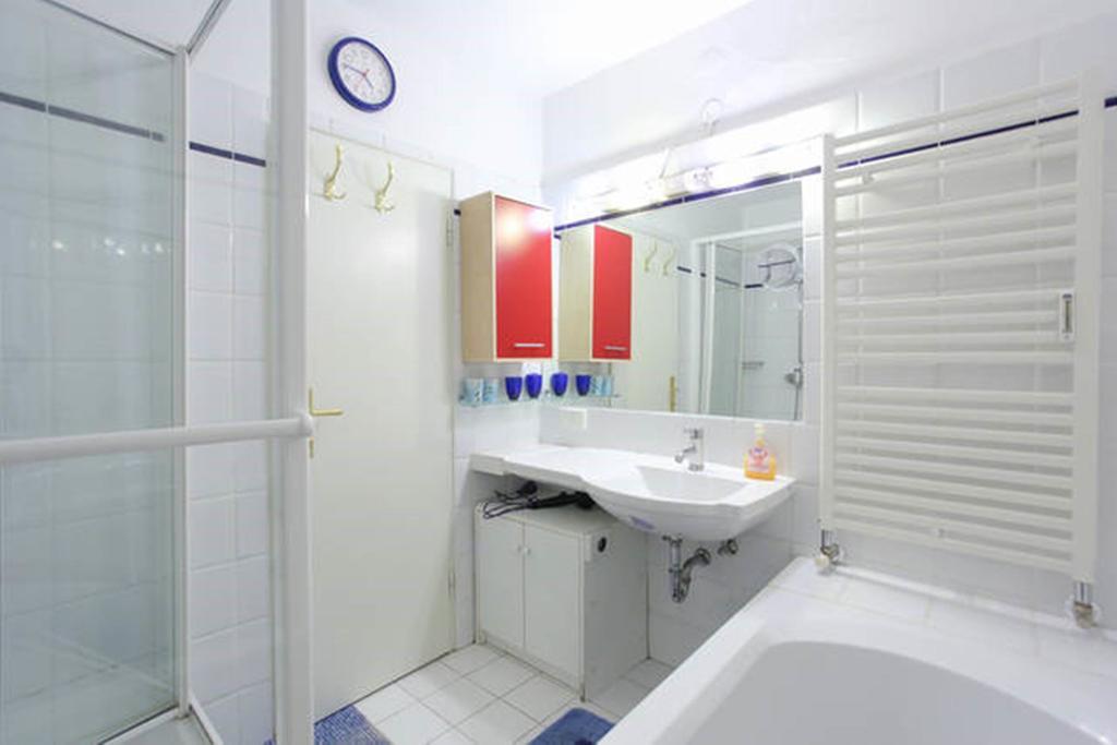 Apartment Mariahilf - 4Rooms4You Wina Ruang foto