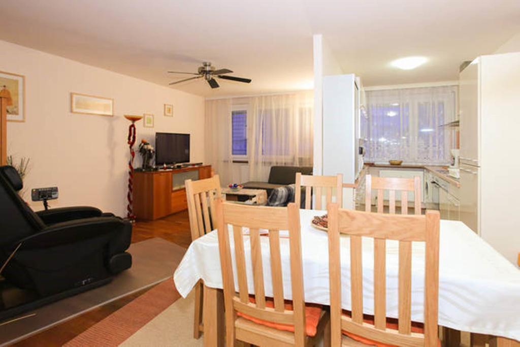 Apartment Mariahilf - 4Rooms4You Wina Ruang foto