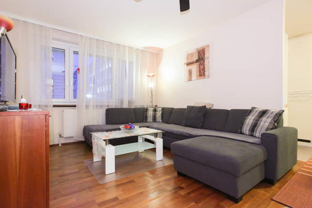 Apartment Mariahilf - 4Rooms4You Wina Ruang foto